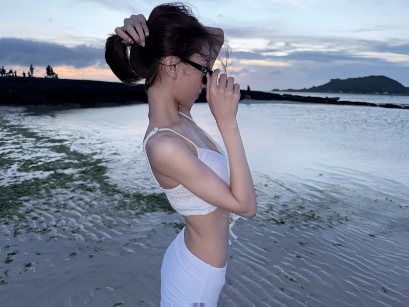 정말 깡마른 걸그룹 맴버 비키니