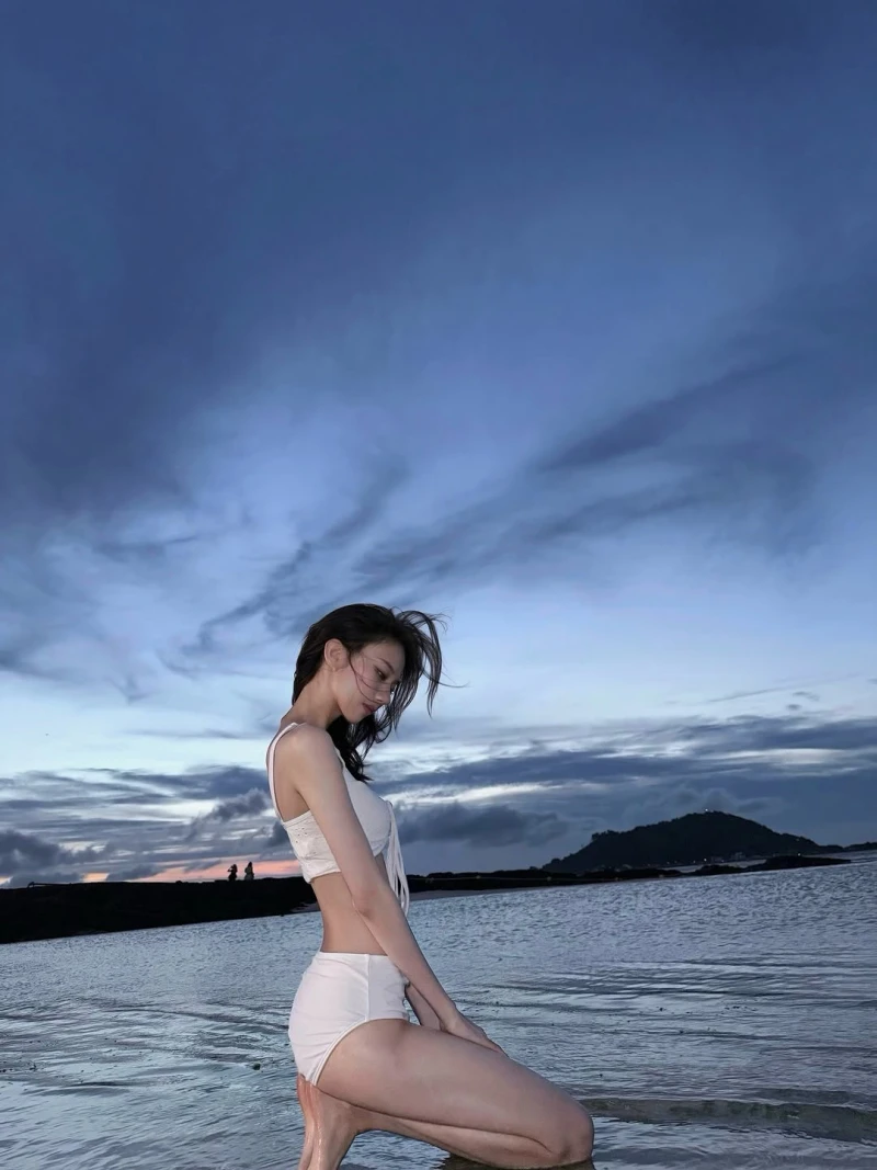 정말 깡마른 걸그룹 맴버 비키니-3