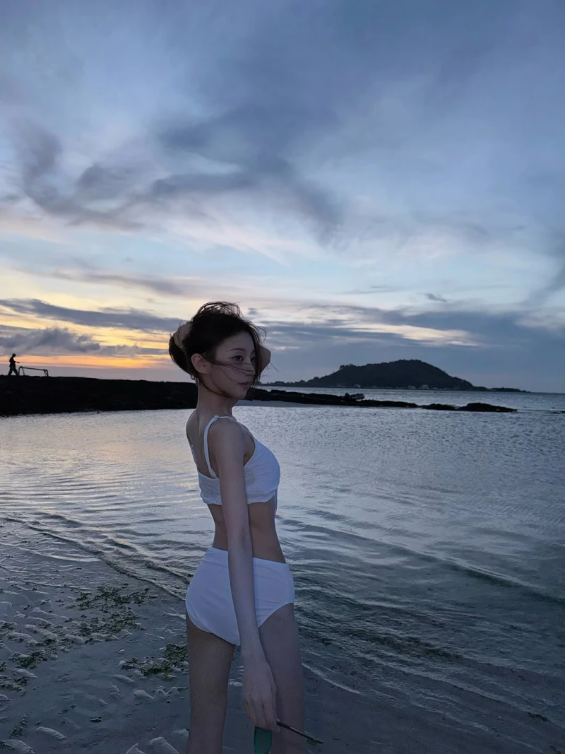 정말 깡마른 걸그룹 맴버 비키니-4