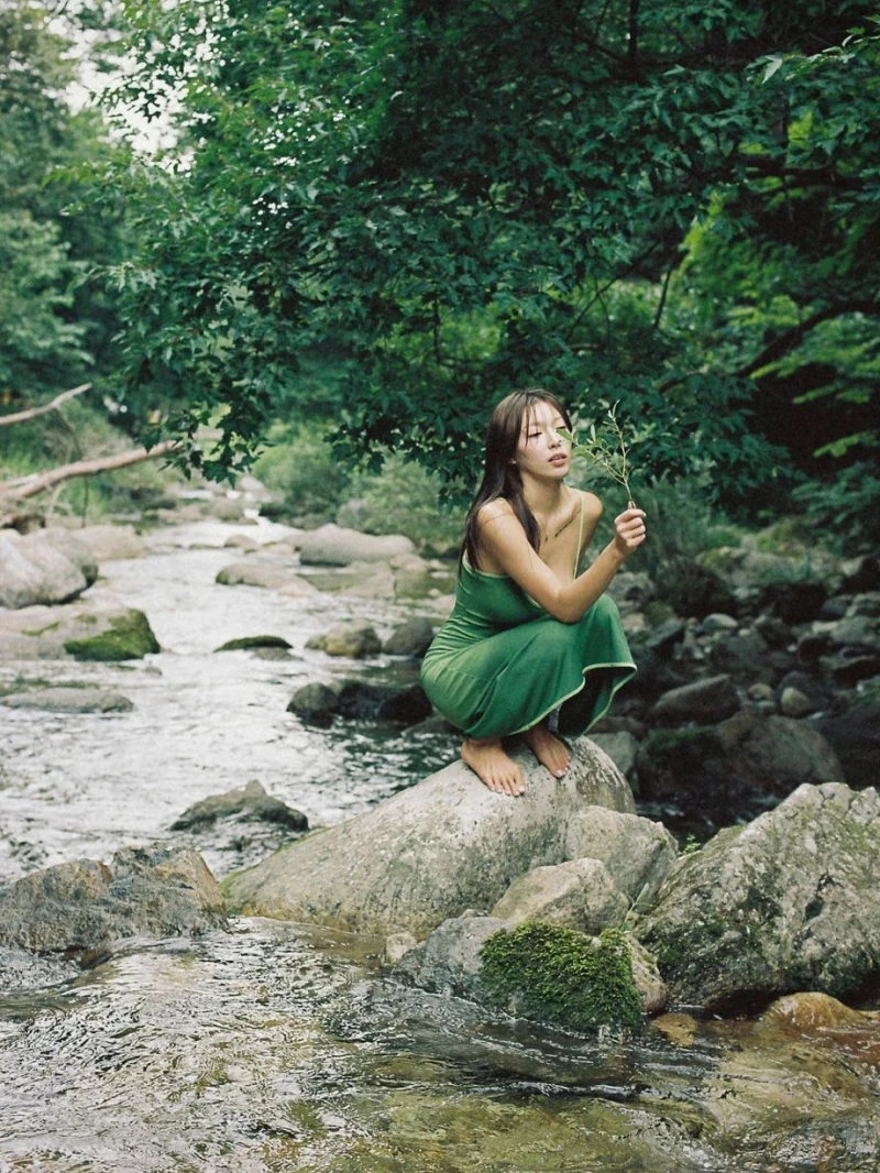 계곡 화보 촬영중인 지삼-8