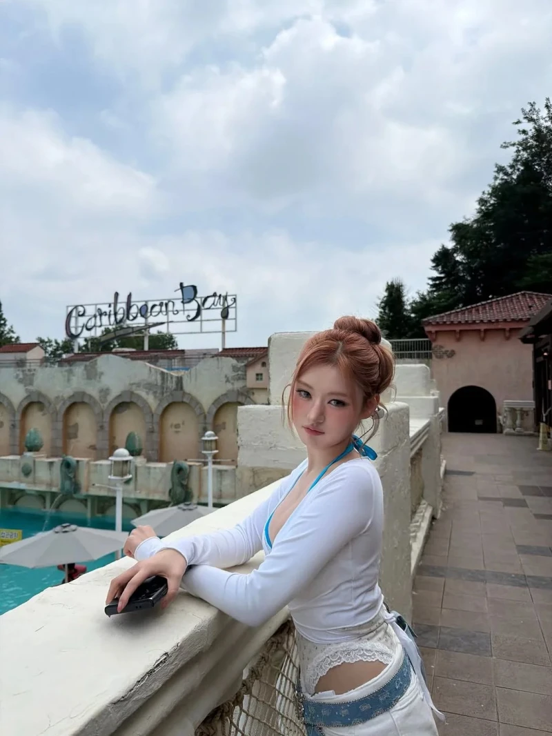 피프티피프티 아테나 파란 비키니-4
