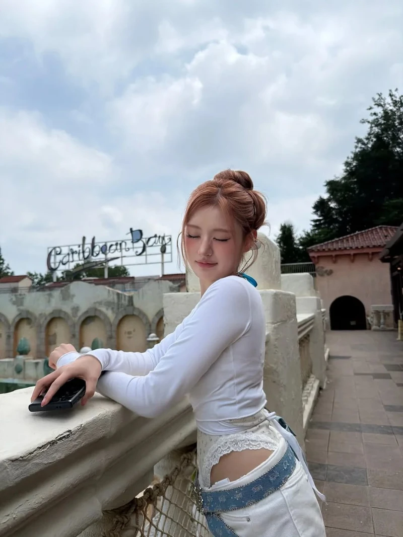 피프티피프티 아테나 파란 비키니-5