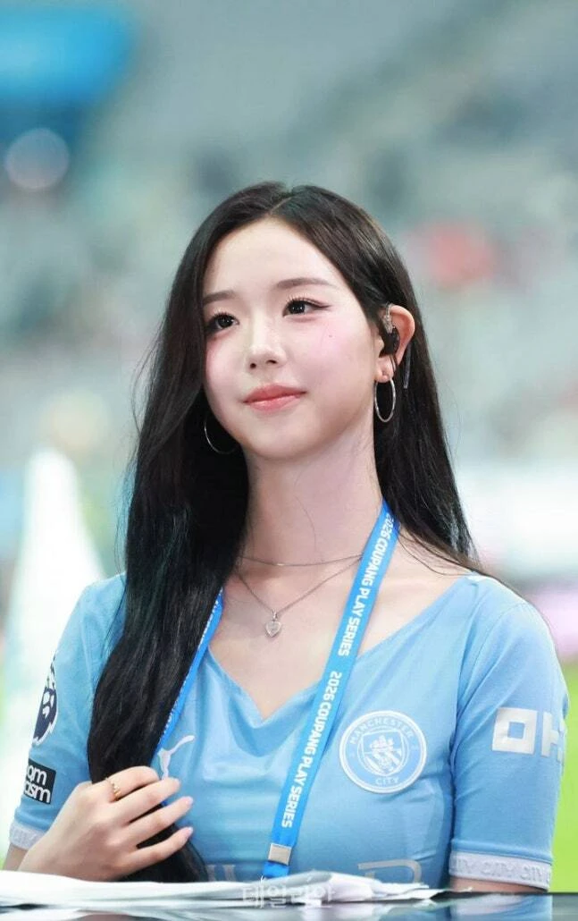 트리플에스 김채연 맨시티 유니폼 피지컬