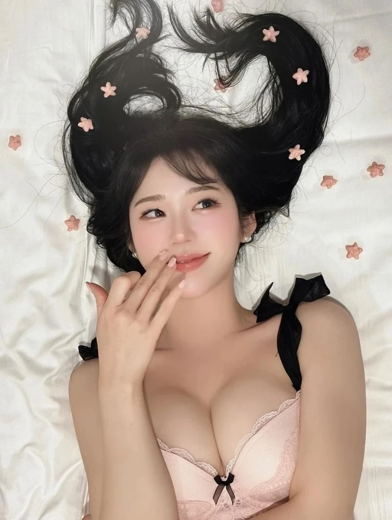 러블리한 속옷 모델