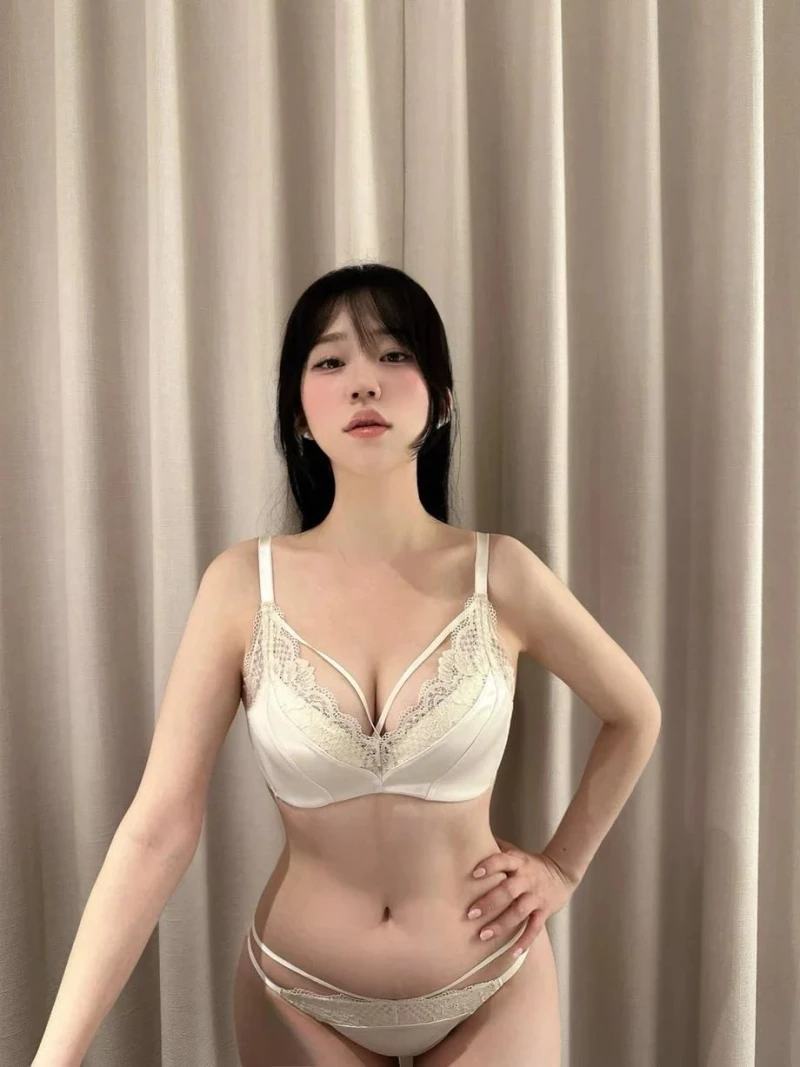 러블리한 속옷 모델-11