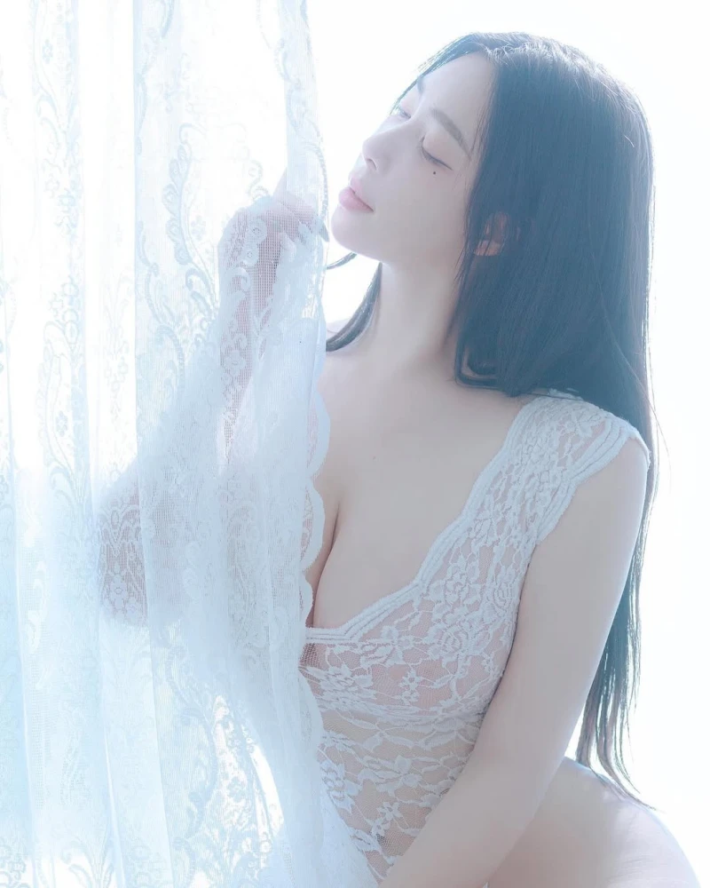 피지컬 좋은 화보녀-12
