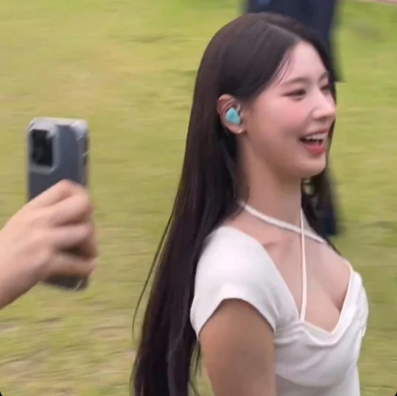홀터넥 티셔츠 아이들 미연