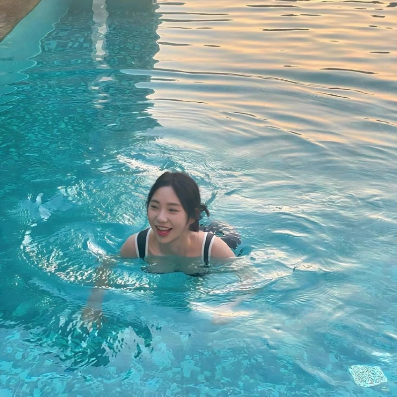 피겨 스케이팅 선수 최다빈 검은색 수영복 몸매-3