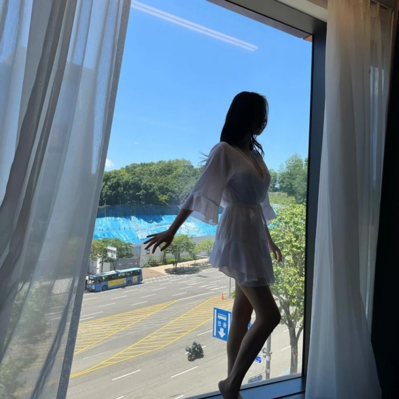 침대에 어울리는 속옷차림-10