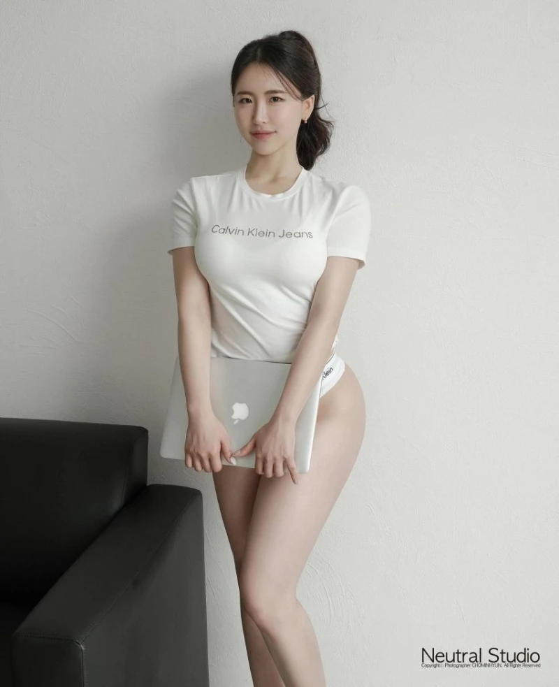 청순한 얼굴에 그렇지 못한 몸매-12