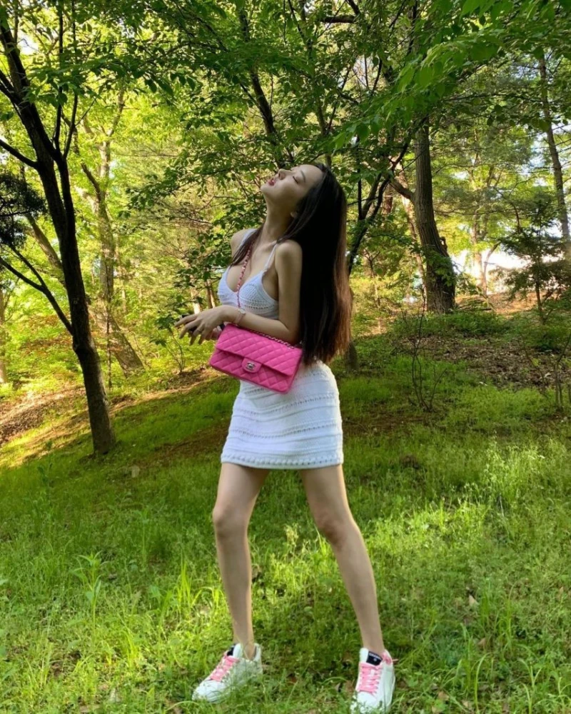 신재은 시원한 외출복