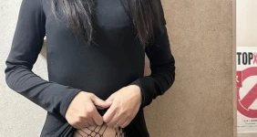 비상구에서 팬티 보여주는 처자