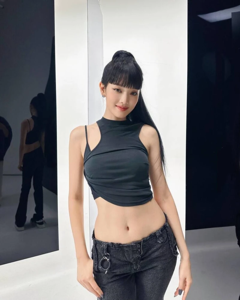 (여자)아이들 민니 몸매 예술이네요...