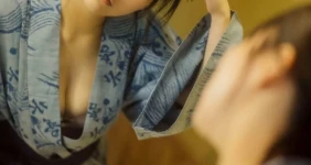 야한육체 보여주는 전통의상 누나