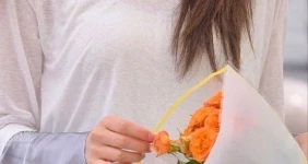 기대되는 여학생 등교길