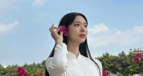 베트남 전통의상입은 한국 누나