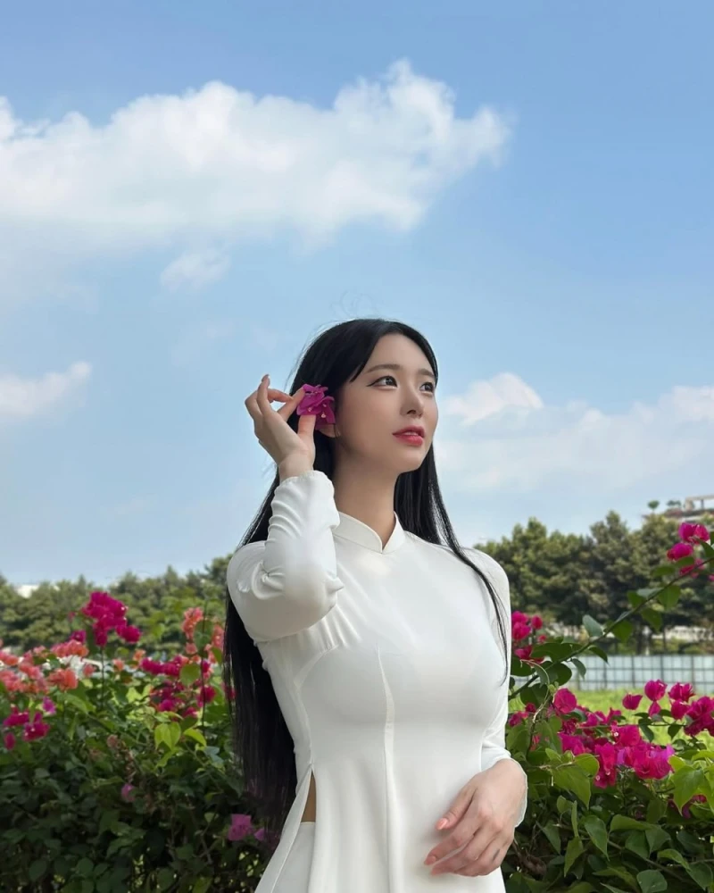 베트남 전통의상입은 한국 누나