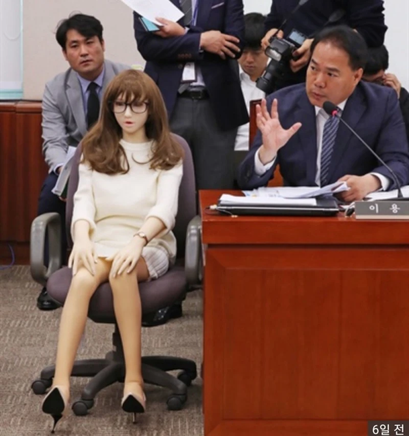 국감장에서 벌겨 벗겨진 리얼돌 레전드