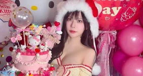 옷이 많이 흘러내린 퀸다미
