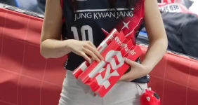 박혜민 치어리더 힙라인 좋은 흰팬츠