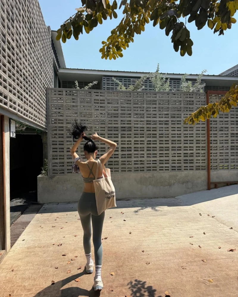 오늘자 손나은 인스타 비키니 사진 업로드-7