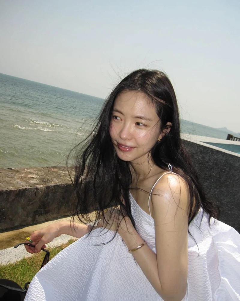오늘자 손나은 인스타 비키니 사진 업로드-13
