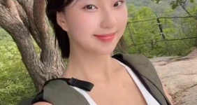 ㅇㅎ)유튜버 산 속에 백만송희 수영복 작은거 아냐