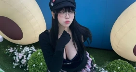 시선 사로잡는 놀이동산녀 송하나