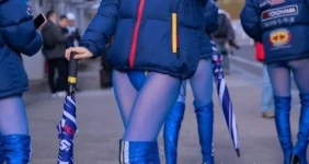 짧은치마 노출 논란으로 긴바지 입기 시작함