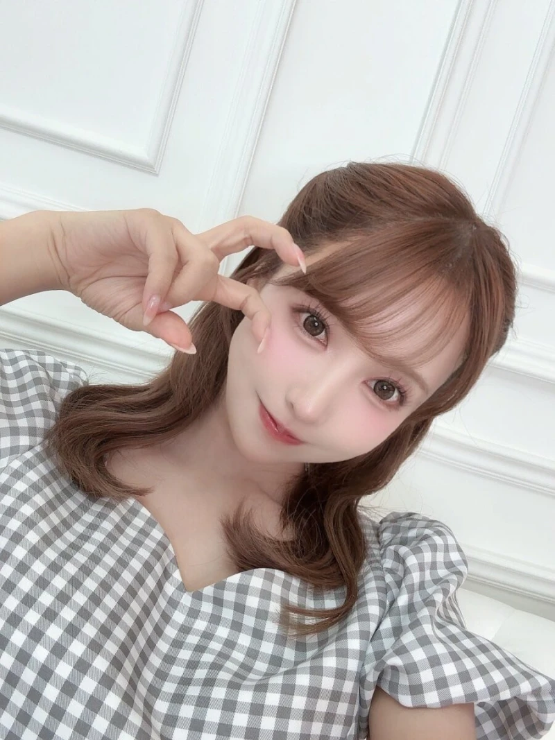야동 업계 은퇴한 미카미 유아 근황