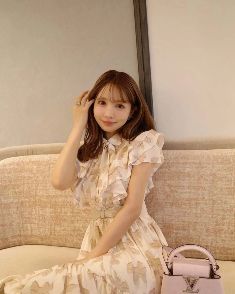 야동 업계 은퇴한 미카미 유아 근황-7