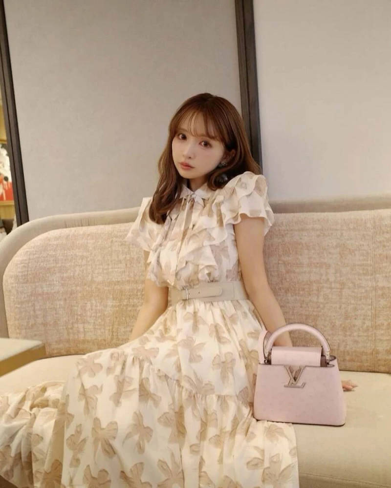 야동 업계 은퇴한 미카미 유아 근황-8