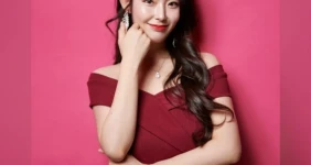 옷차림이 유난히 화려한 하연정