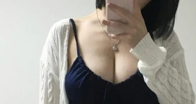옆에서 보니까 더 엄청난 가슴