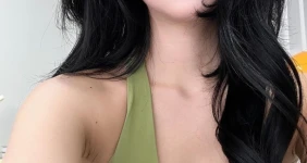유부녀 꽃빵 명치가 잘보이게 구멍난 연두색 브라탑