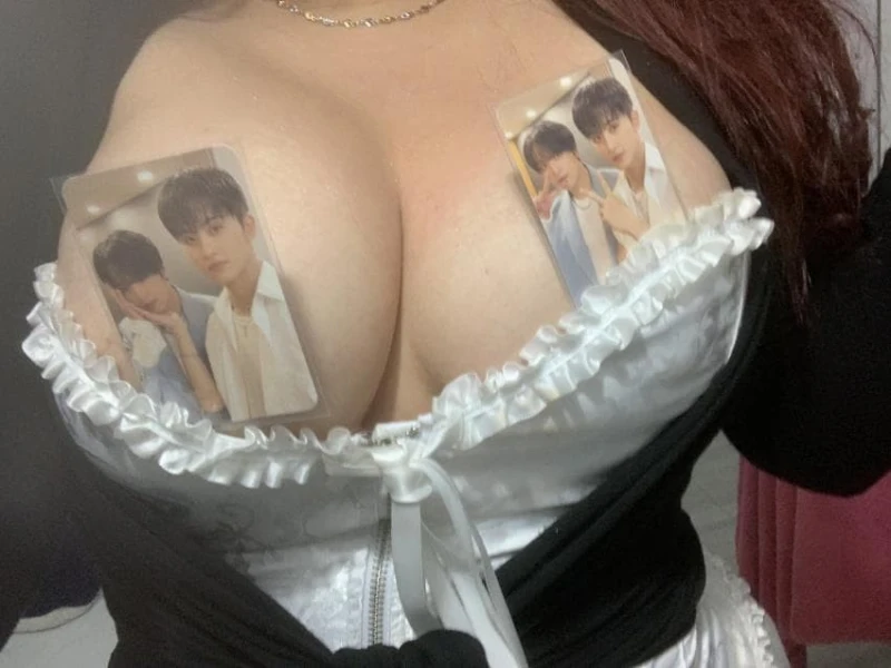 어느 아이돌팬의 야한 인증샷