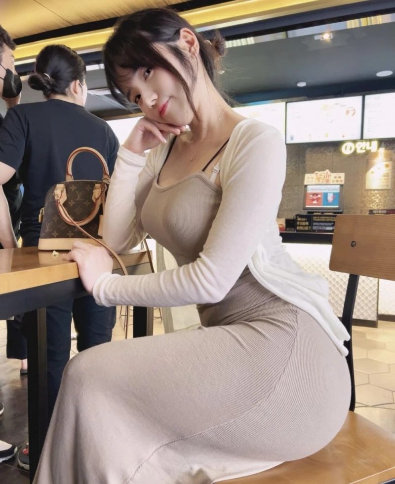 신도시 미시룩 입은 아내를 지켜보는 남편 시점-2