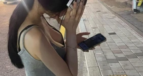 사진 찍는걸 부끄러워하는 여사친