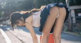 팬티를 너무 적나라하게 노출하시네..