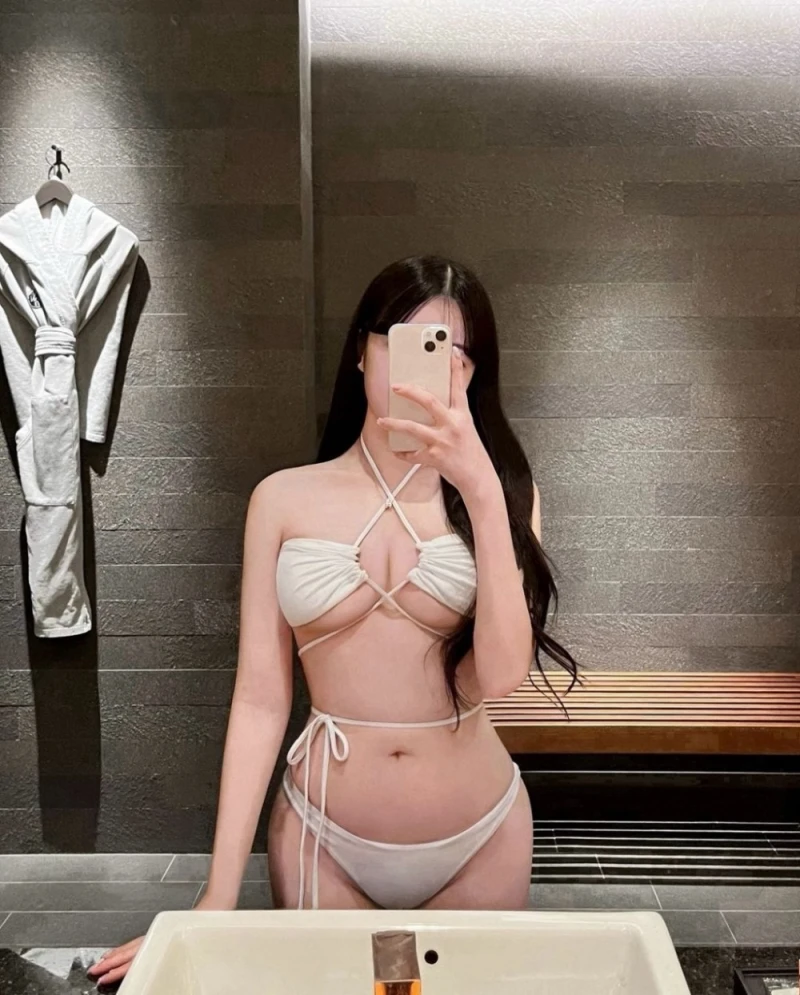 더 찍어줬으면 좋겠는 비키니 인증녀-2
