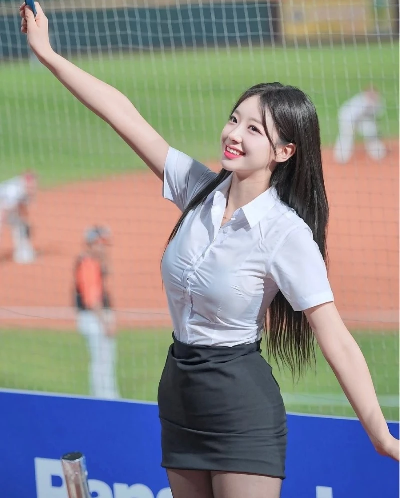 우수한 치어리더 인스타 미모 & 몸매-3