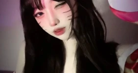 얼굴과 전혀 다른 코스프레녀