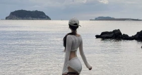 모델 신채은 망사 수영복 굴곡