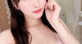 노출로 보여주는 비키니녀 vs 안보여주는 거유녀