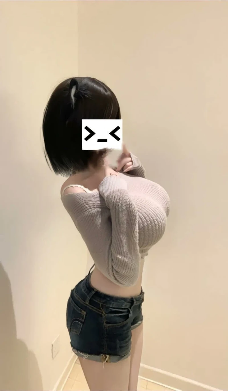 노출로 보여주는 비키니녀 vs 안보여주는 거유녀-2