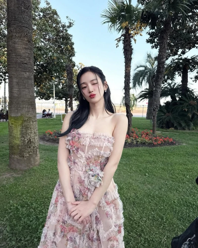 과감한 의상 입은 배우 박주현 근황-2