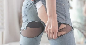 청바지 찢었는데 빤스 노출