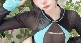 얼굴이랑 피부톤이 개사기네