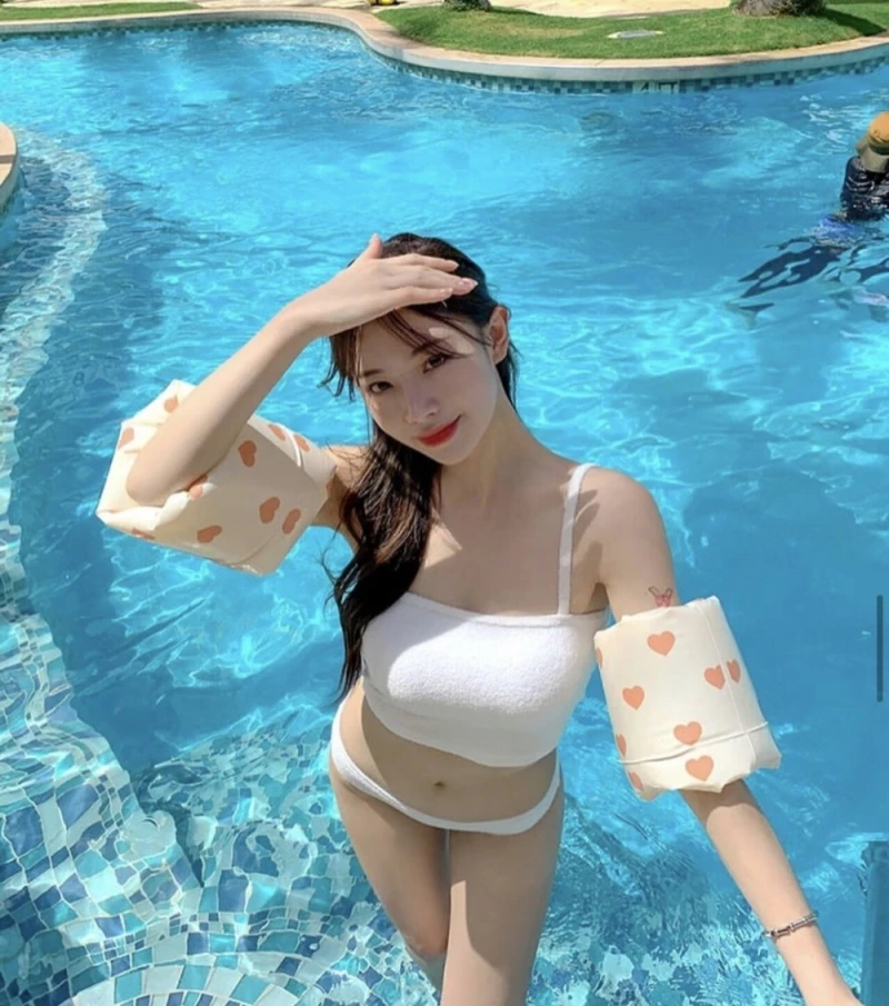 피지컬이 장난 아닌 99년생 치어리더 누나-4