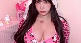 키티 브라 묵직 가슴골
